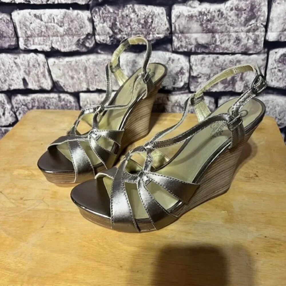 Seychelles Gold Metallic Leather Wedge Sandals Size 8.5